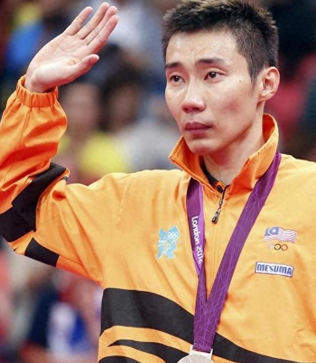 中国羽毛球队力克丹麦羽毛球队，李宗伟绝境逆转