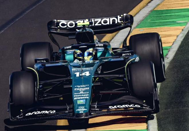 雷速下载-梅赛德斯横扫阿斯顿马丁，阿隆索点燃赛场