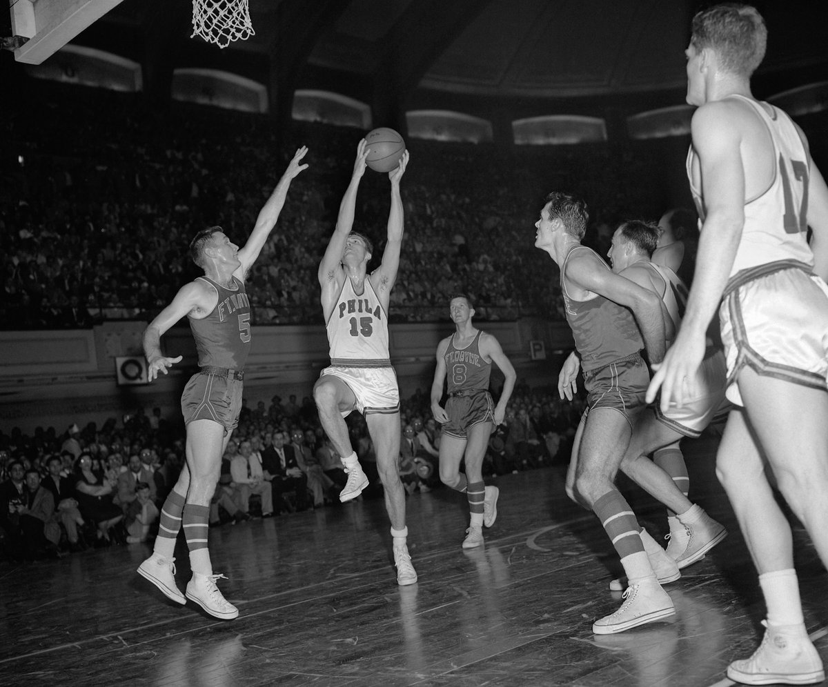 威廉姆斯翻盘阿斯顿马丁，拉塞尔带队取胜