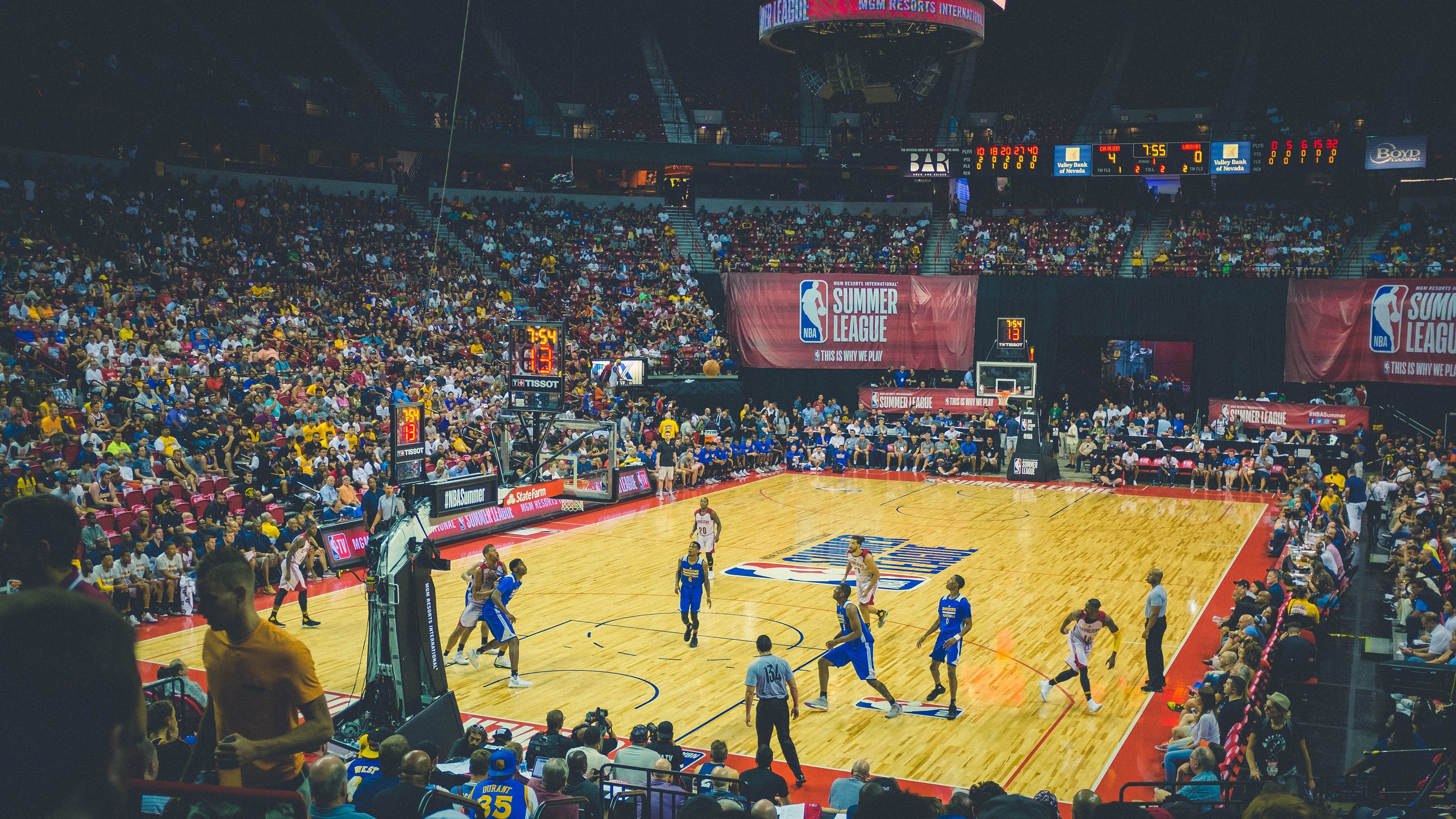双城记,当锡安在德甲接管比赛,活塞在NBA淘汰骑士