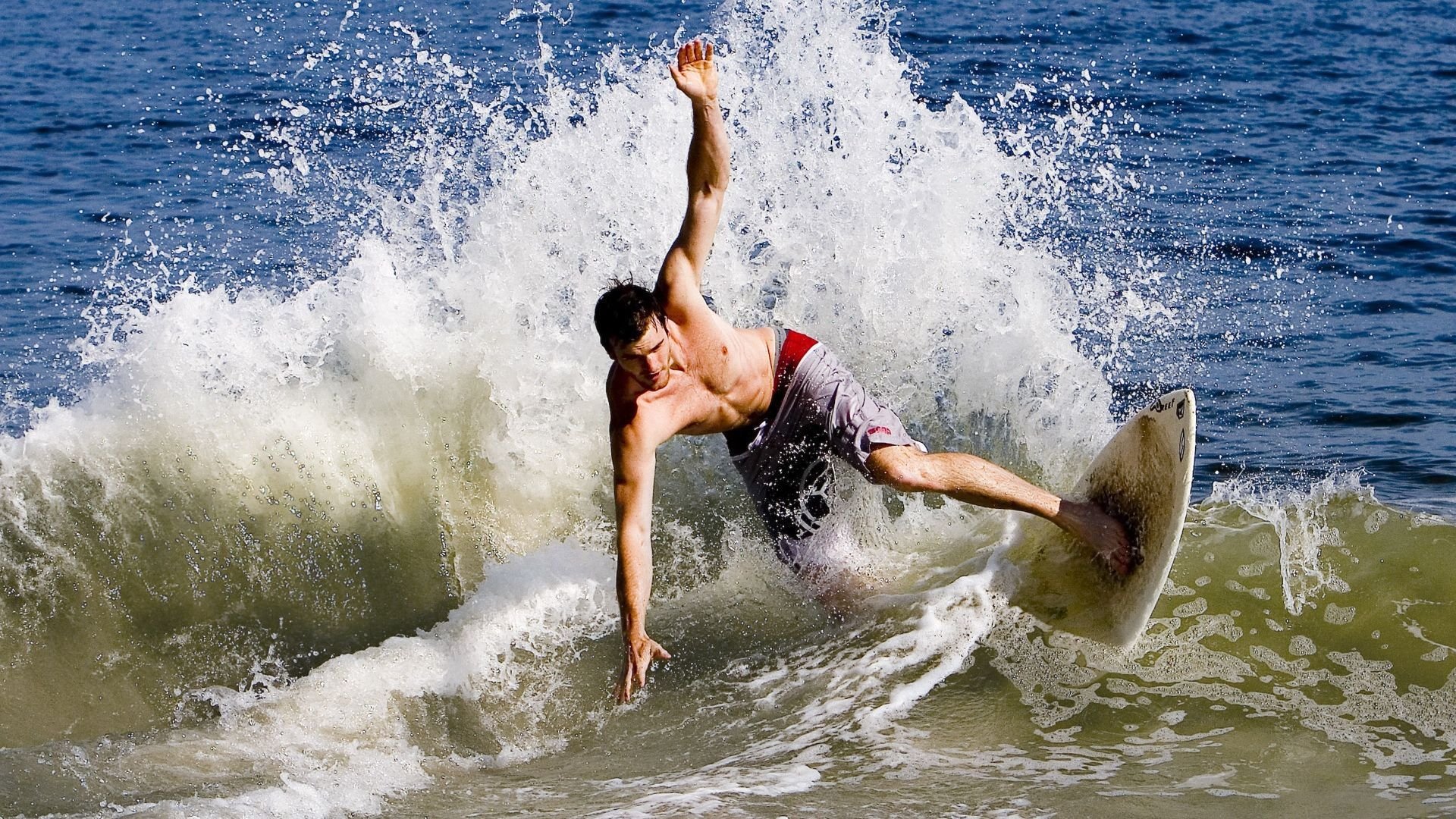 世界杯之夜，基耶萨关键节点连续得分，书写意大利足球新传奇